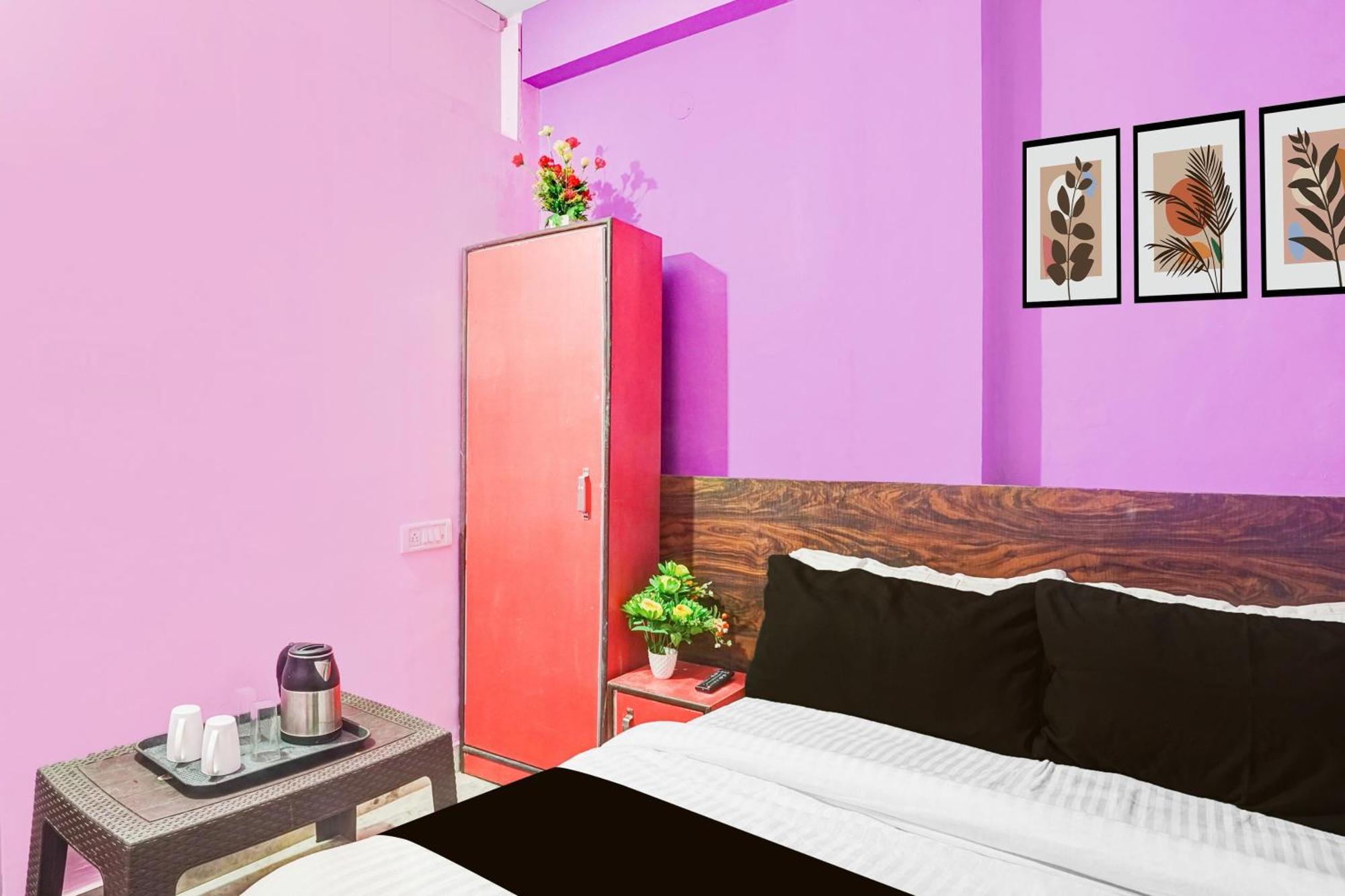 O Pink Palace 3*